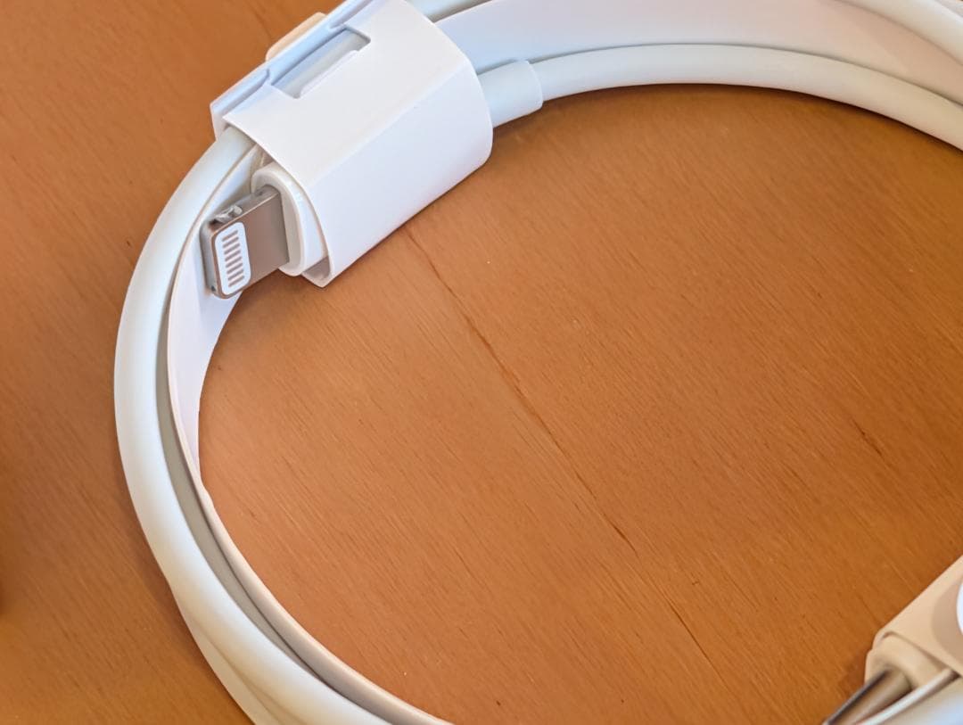 【美品】AirPods Pro (第2世代) MQD83J/A ライトニング端子