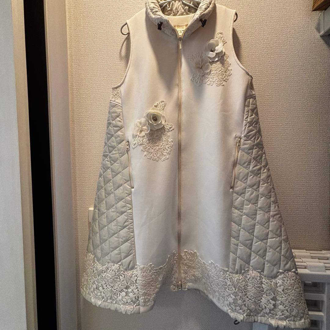 美品Bel Paci ベルパーチ フラワー　Aライン　ロングベスト　キルティング
