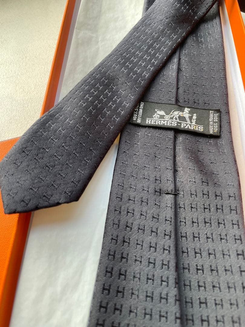 【極美品】HERMES ブラック シルク100% ネクタイ　冠婚葬祭用