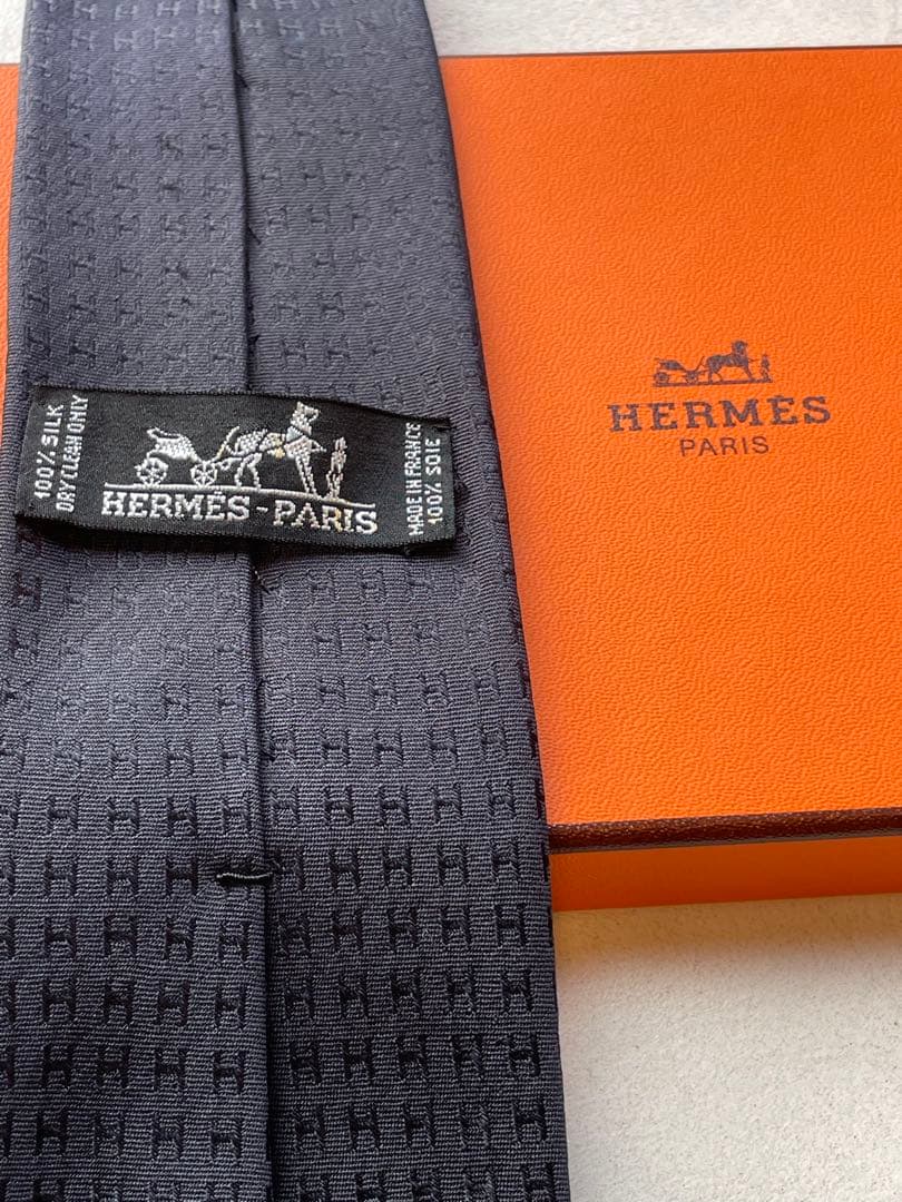 【極美品】HERMES ブラック シルク100% ネクタイ　冠婚葬祭用