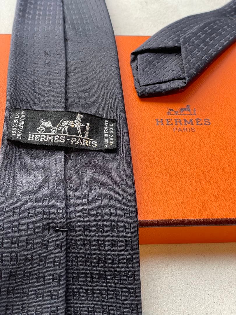 【極美品】HERMES ブラック シルク100% ネクタイ　冠婚葬祭用