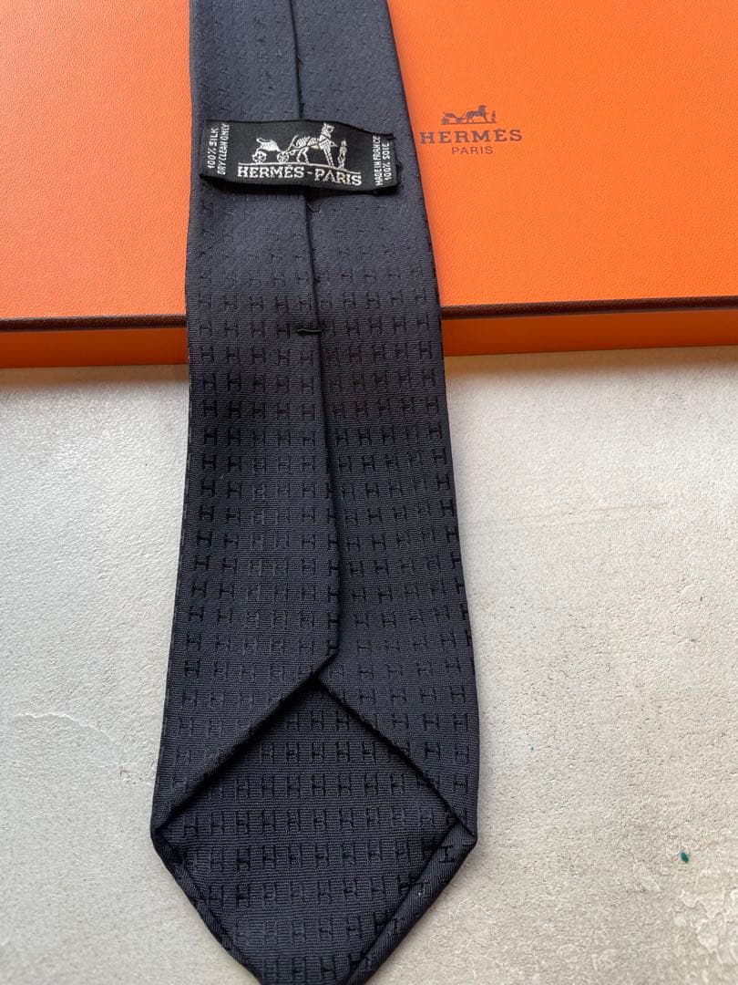 【極美品】HERMES ブラック シルク100% ネクタイ　冠婚葬祭用