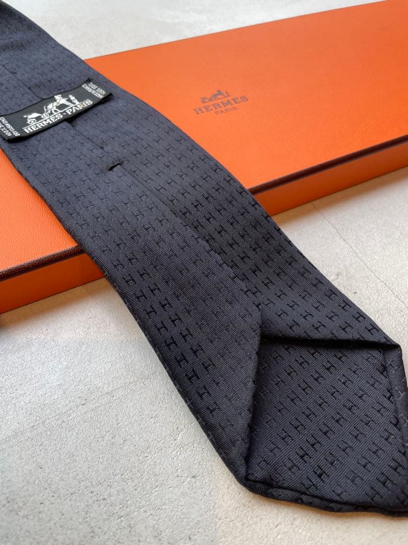 【極美品】HERMES ブラック シルク100% ネクタイ　冠婚葬祭用