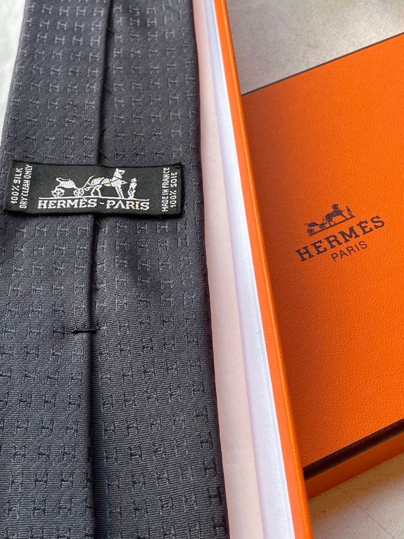 【極美品】HERMES ブラック シルク100% ネクタイ　冠婚葬祭用