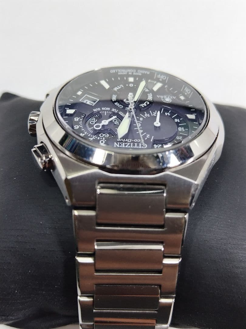 シチズン　アテッサ　エコドライブ　充電池新品　軽量チタン製 電波時計