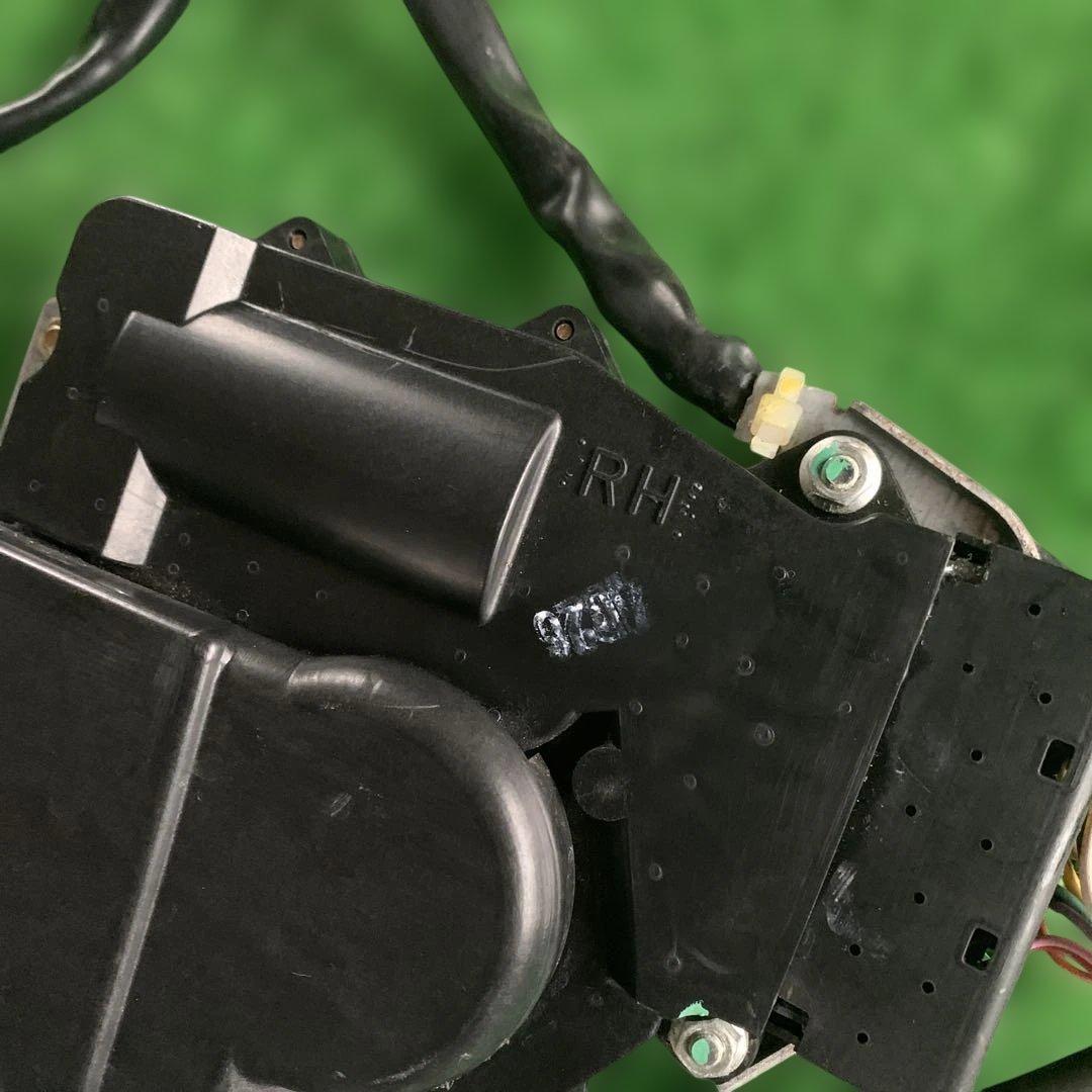 トヨタ　セルシオ　30 31 後期　純正ドアロックアクチュエーター　右前　中古品