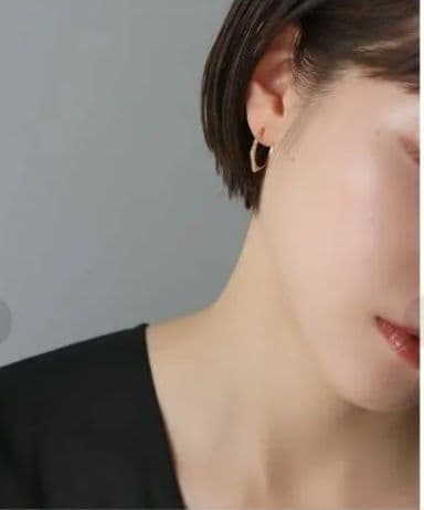 Lilias ラインホワイトトパーズピアス