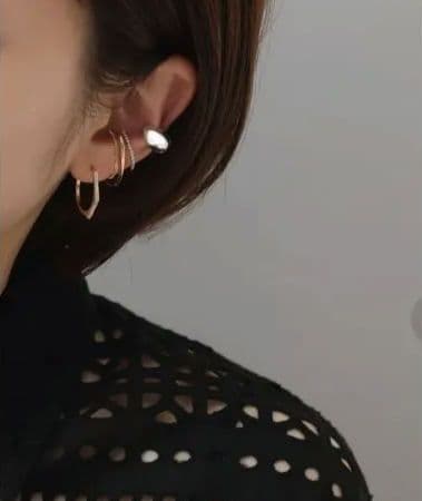 Lilias ラインホワイトトパーズピアス