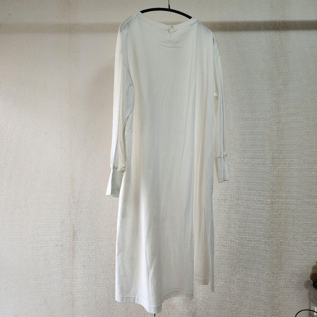 値下げ！ HUIS タグ付き新品 バックボタンリブワンピース