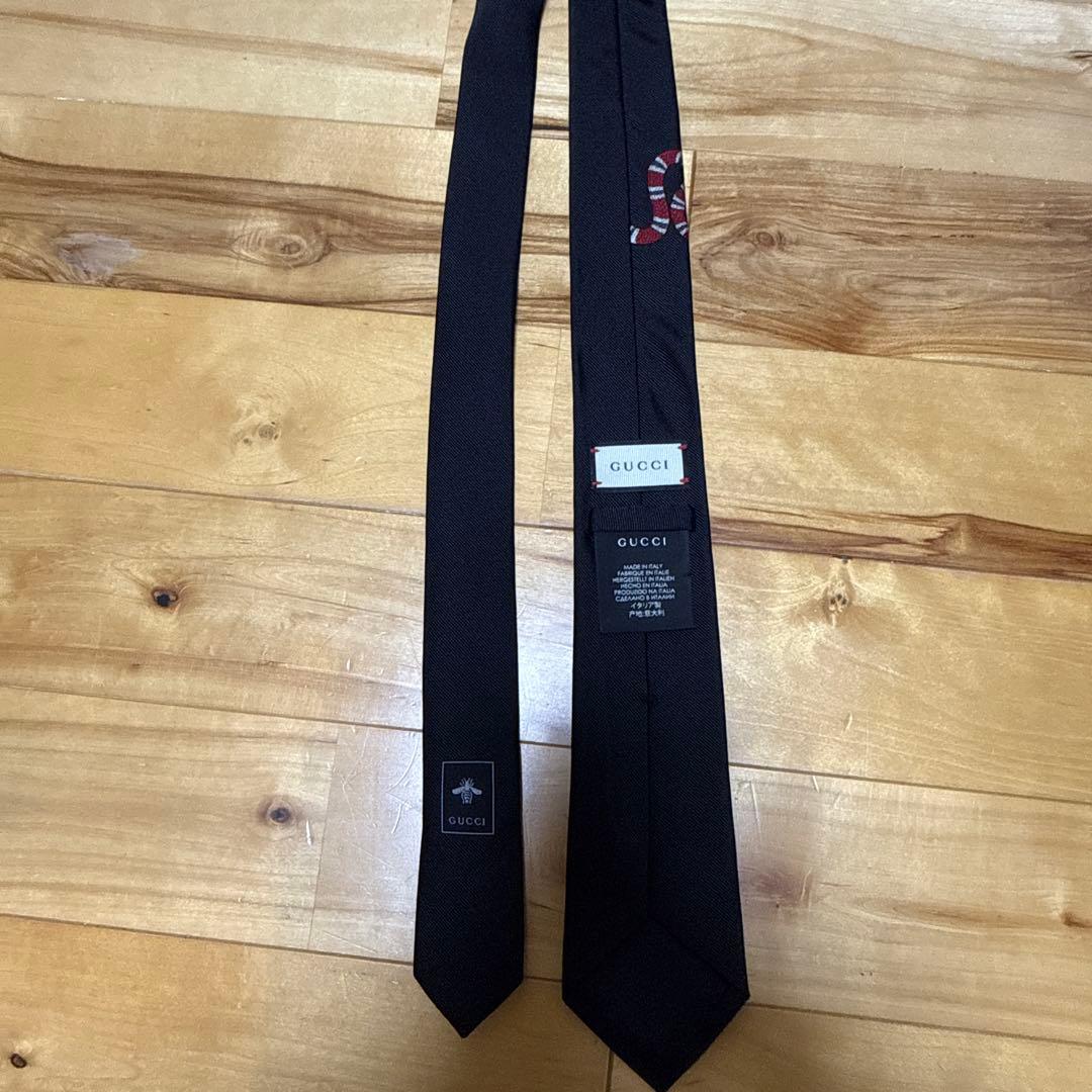 GUCCI 蛇刺繍 ネクタイ