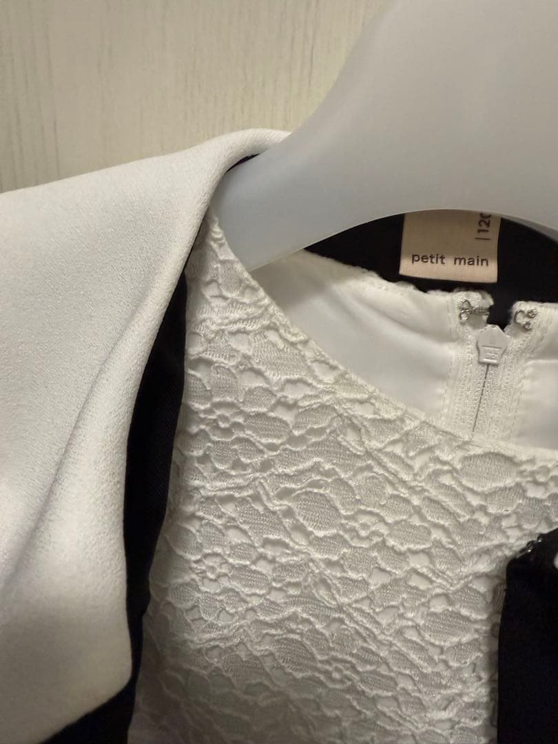 フォーマルドレス 白いドレスとカーディガン