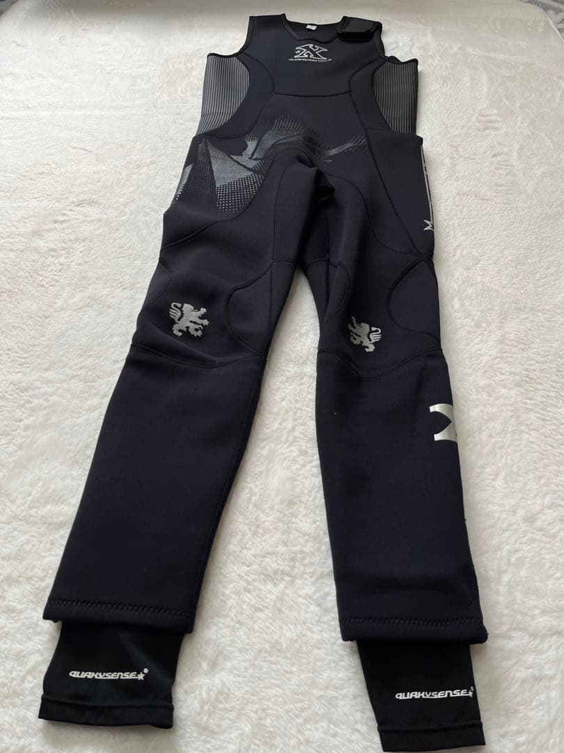 【美品】QUAKYSENSE ウェットスーツ メンズS ブラック セットアップ