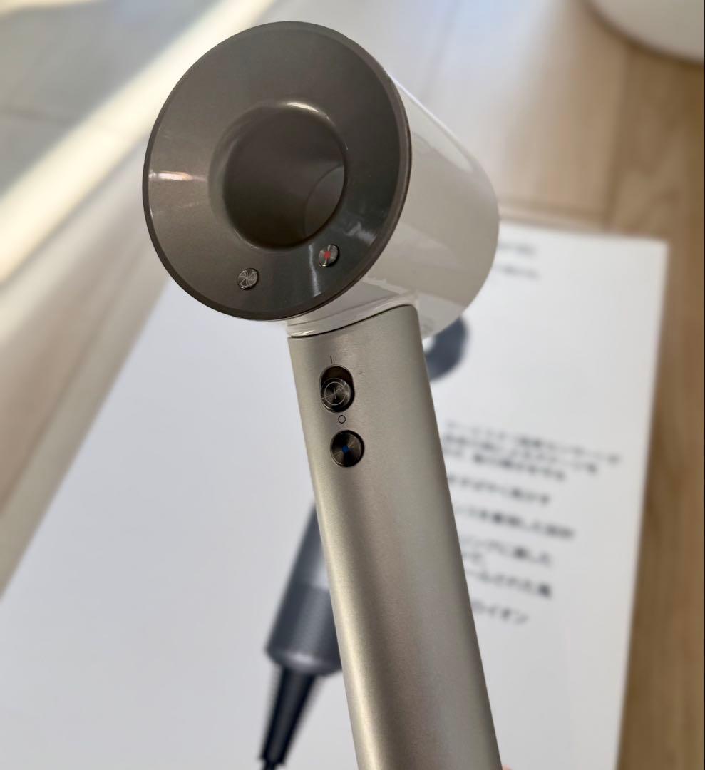 Dyson Supersonic ドライヤー HD01　ホワイト シルバー