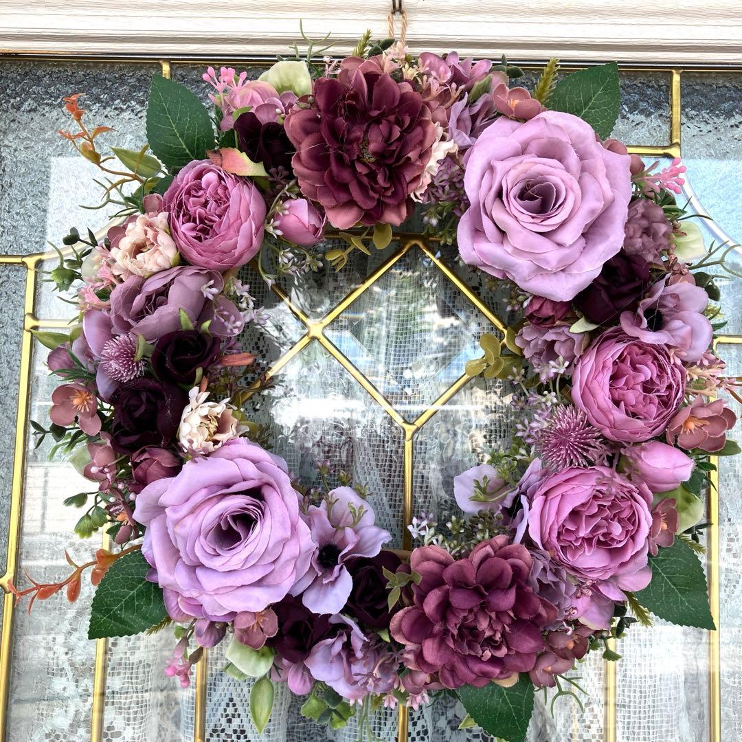 キリンです。ロイヤルブルーポインセチアとローズのクリスマスリース他2点