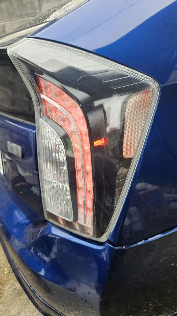 ３０プリウス　社外テール　G's テールランプ　プリウス