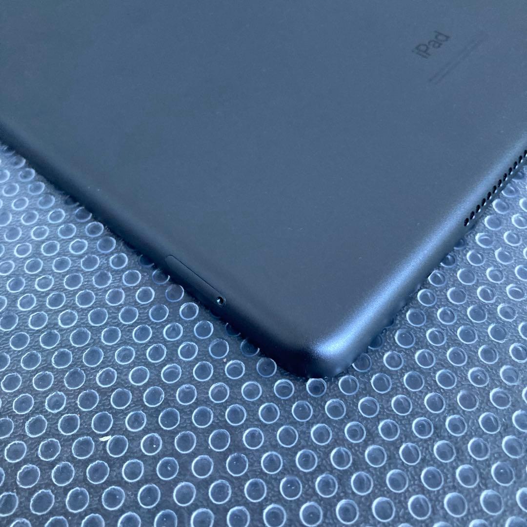 3870 美品☆電池ほぼ新品☆iPad8 第8世代 32GB SIMフリー☆