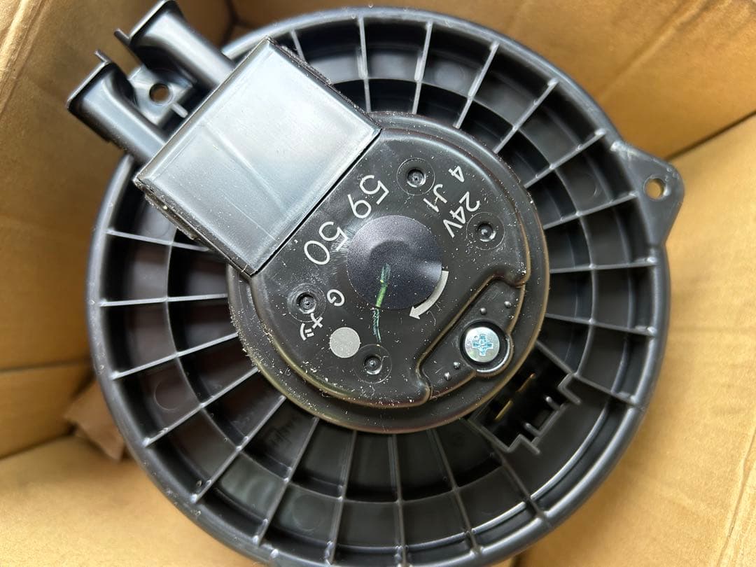 NMR85イスズエルフヒーターモーター新品未使用品8-98183924-0ブロア