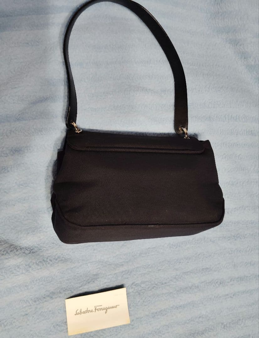 Salvatore Ferragamo ショルダーバッグ ブラック【美品】