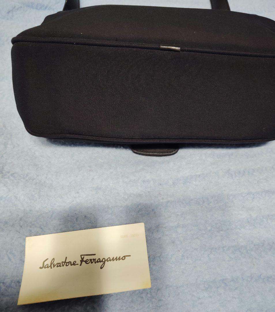 Salvatore Ferragamo ショルダーバッグ ブラック【美品】