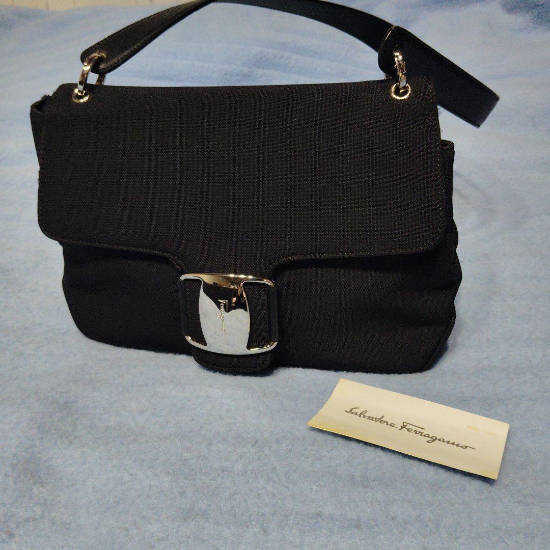 Salvatore Ferragamo ショルダーバッグ ブラック【美品】