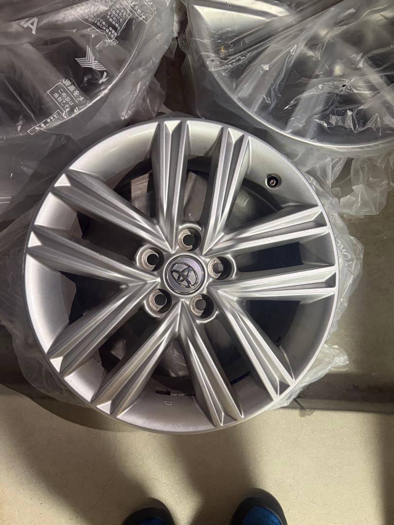 17インチ シルバー 多スポークホイール　クラウン210系　クラウン