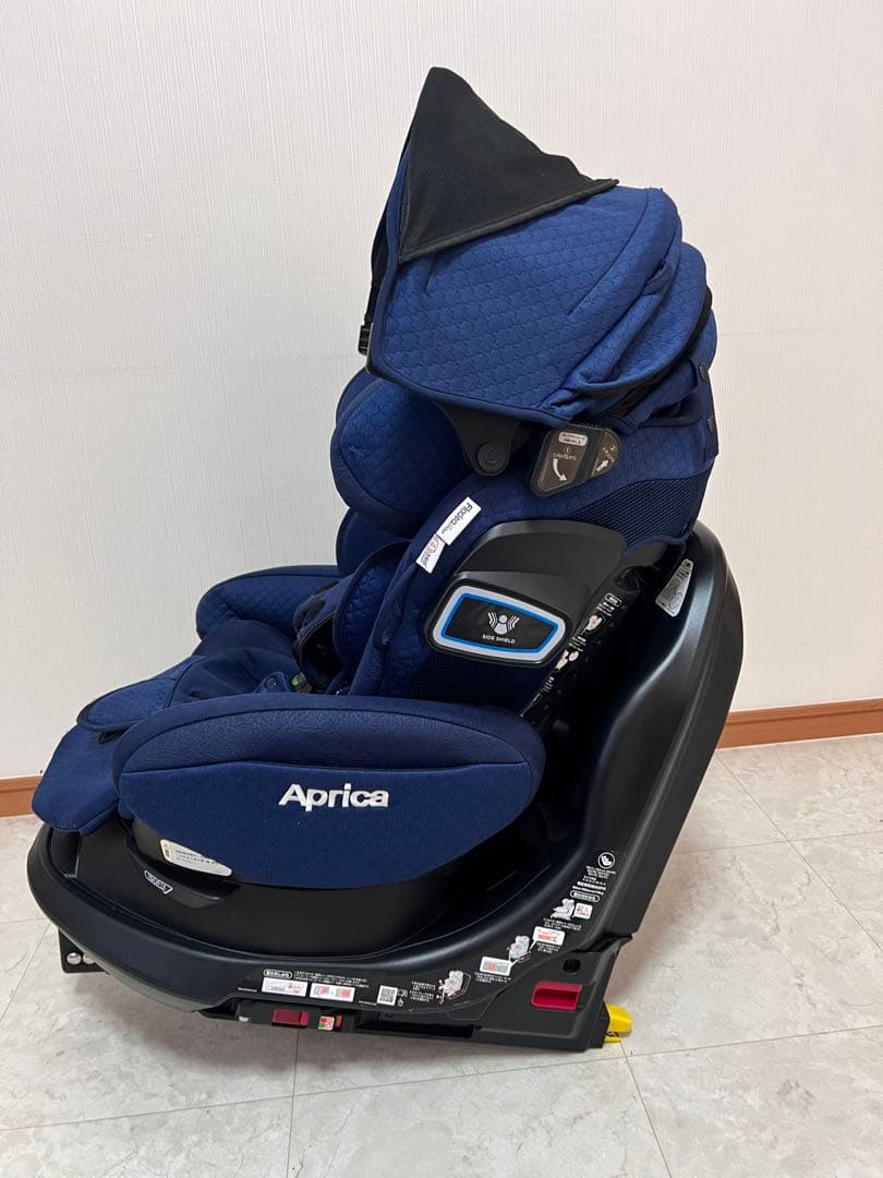 アップリカ フラディアグロウisofix 360° セーフティネイビー