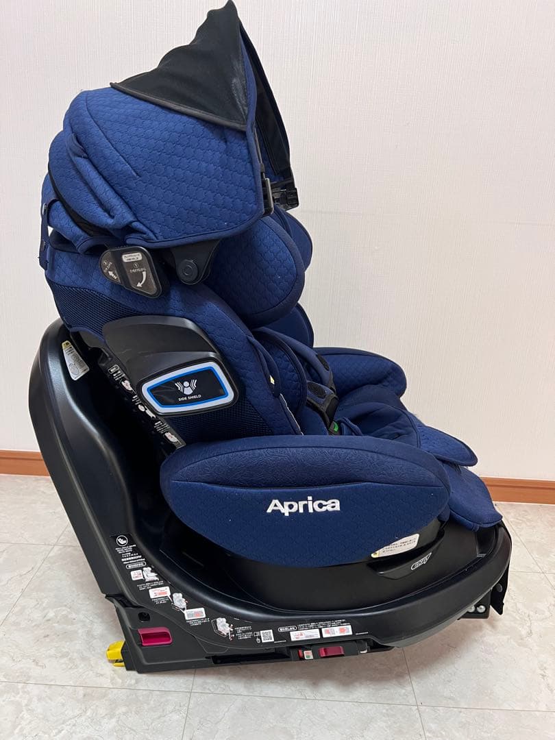 アップリカ フラディアグロウisofix 360° セーフティネイビー