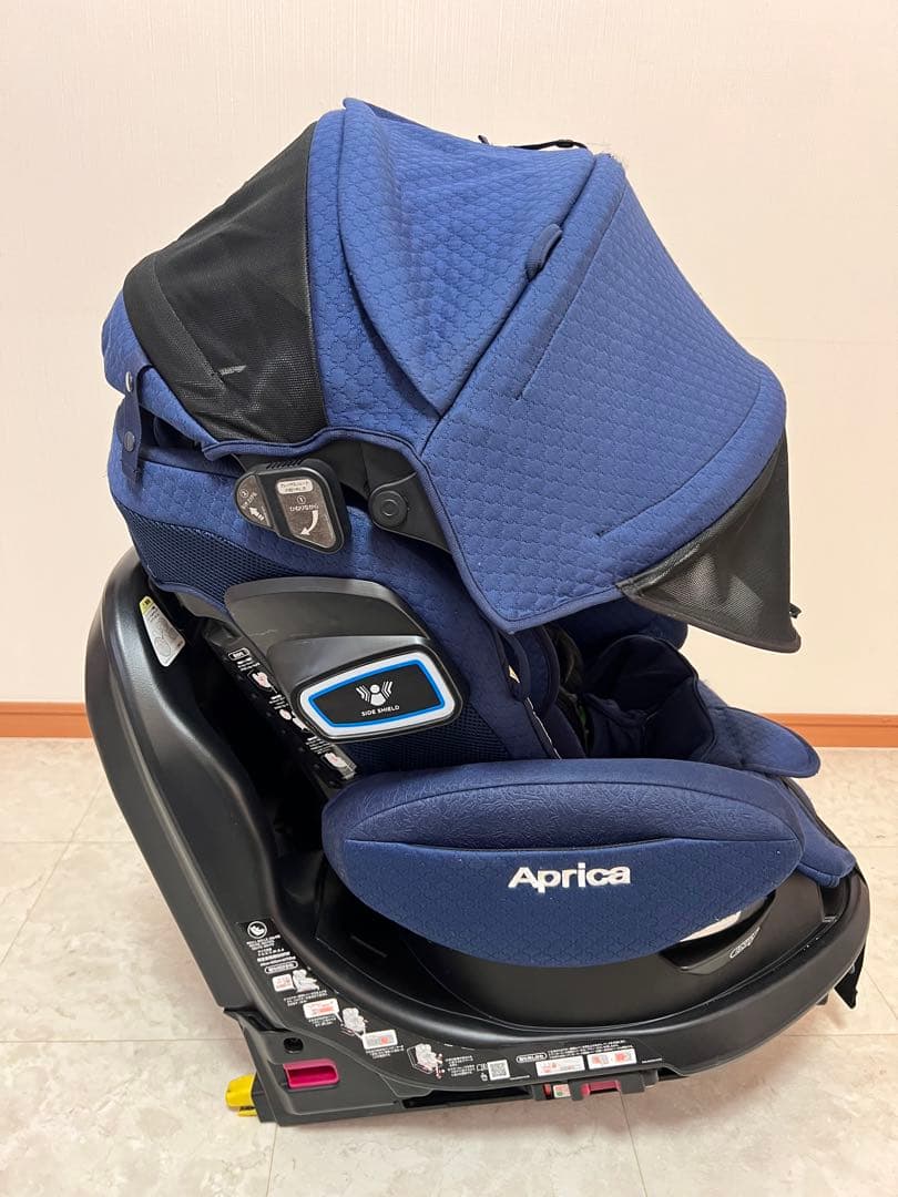 アップリカ フラディアグロウisofix 360° セーフティネイビー