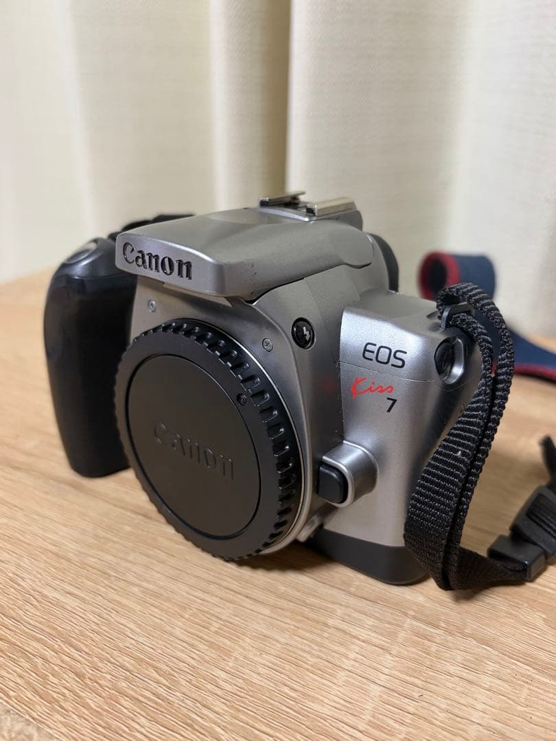 【希少品】Canon キャノン EOS Kiss 7 一眼レフカメラ