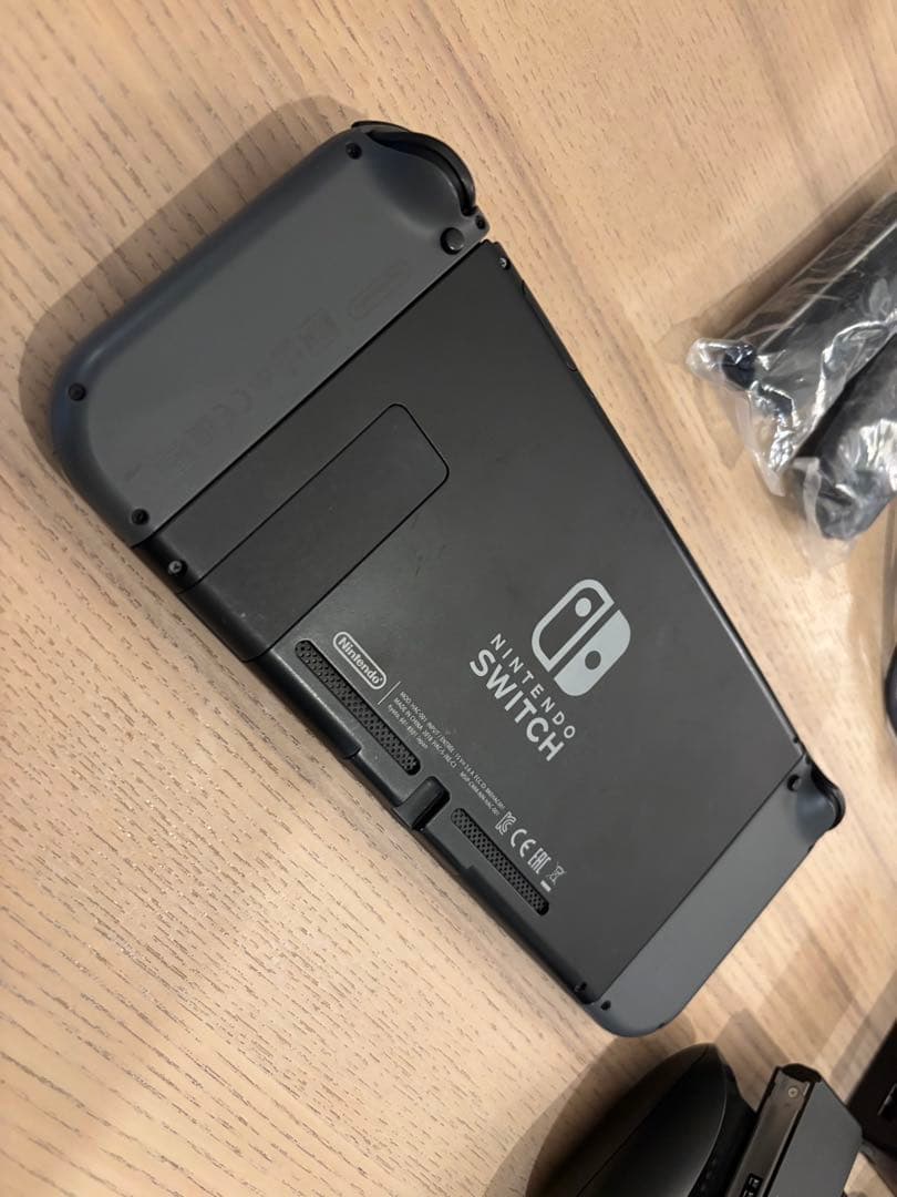 Nintendo Switch 本体（グレー）+Joy-Con（青+黄）+ケース