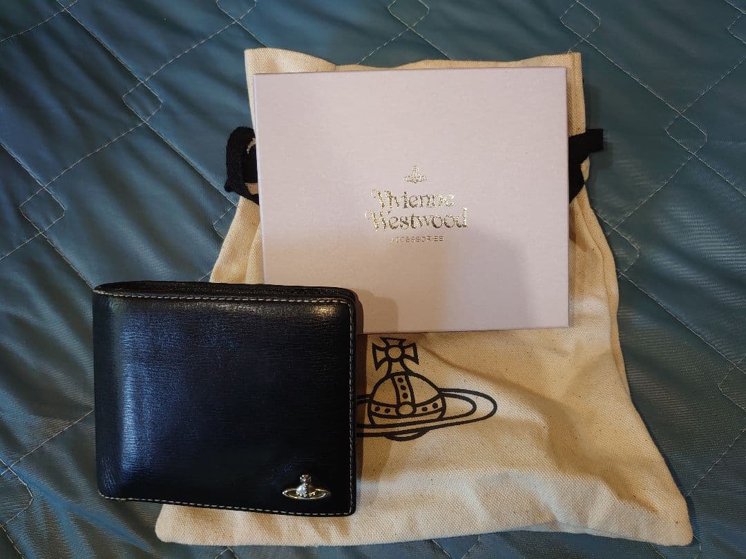 Vivienne Westwood 2つ折り財布 ブラック　インサイドカラー