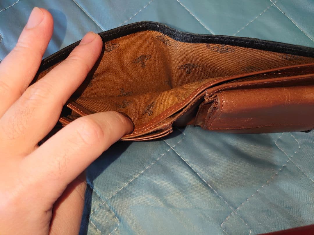 Vivienne Westwood 2つ折り財布 ブラック　インサイドカラー