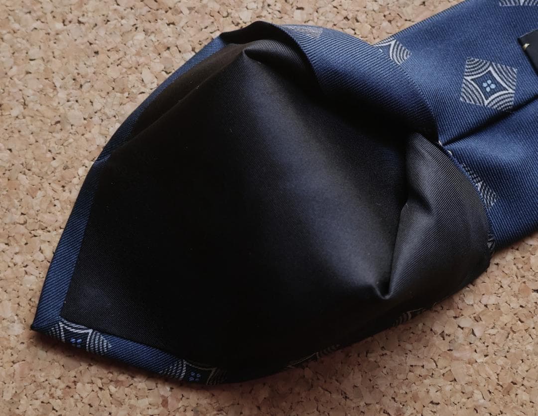 ぴよぴよ 未使用 伊 フランコバッシ ネイビー 幾何学柄 単一柄小紋