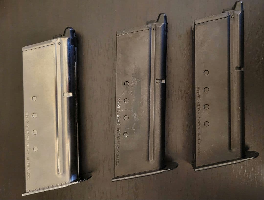 ま*ー様 デザートイーグル ガスガン 3マガジン付き