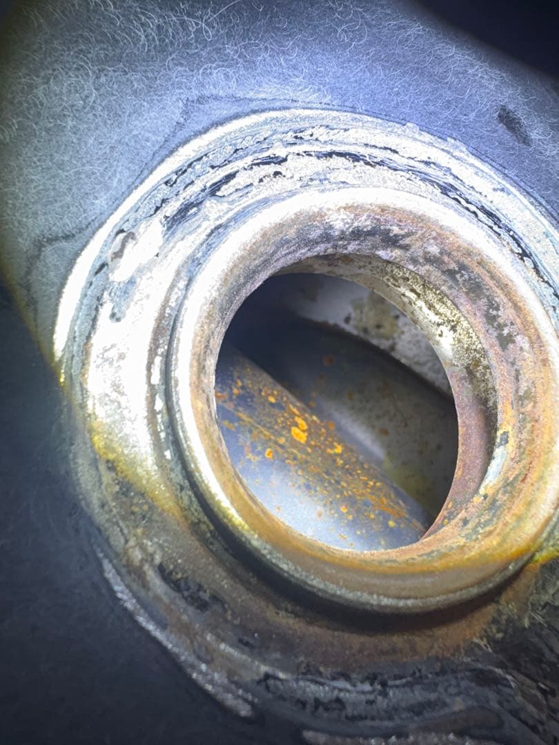 バイク用タンク 修理中 未塗装