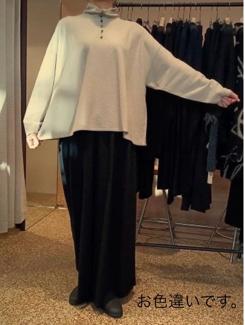 ヨーガンレール　2024未使用 薄手フェルトのハイネックプルオーバー