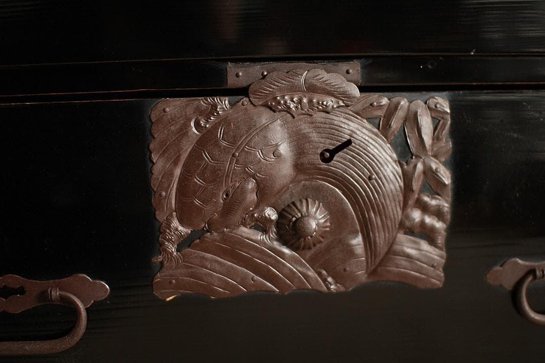 綺麗な打ち出し金具庄内箪笥　4杯　タンス　収納　古家具　古民家　時代家具