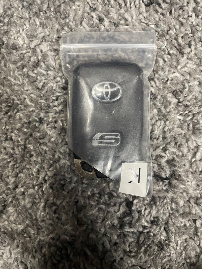 【美品】TOYOTA ハイエース　純正スマートキー　スペアキー　鍵