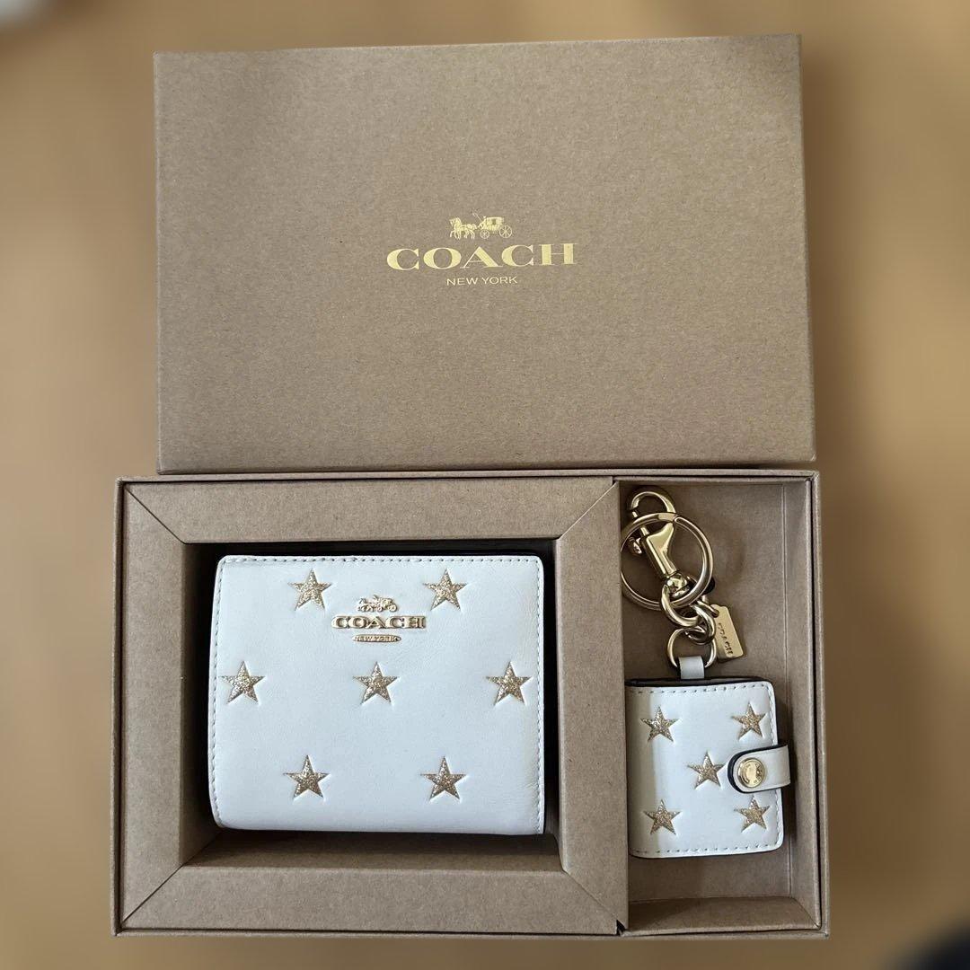 未使用品 コーチ 2つ折り財布& ピクチャーフレームバッグチャーム 箱付き
