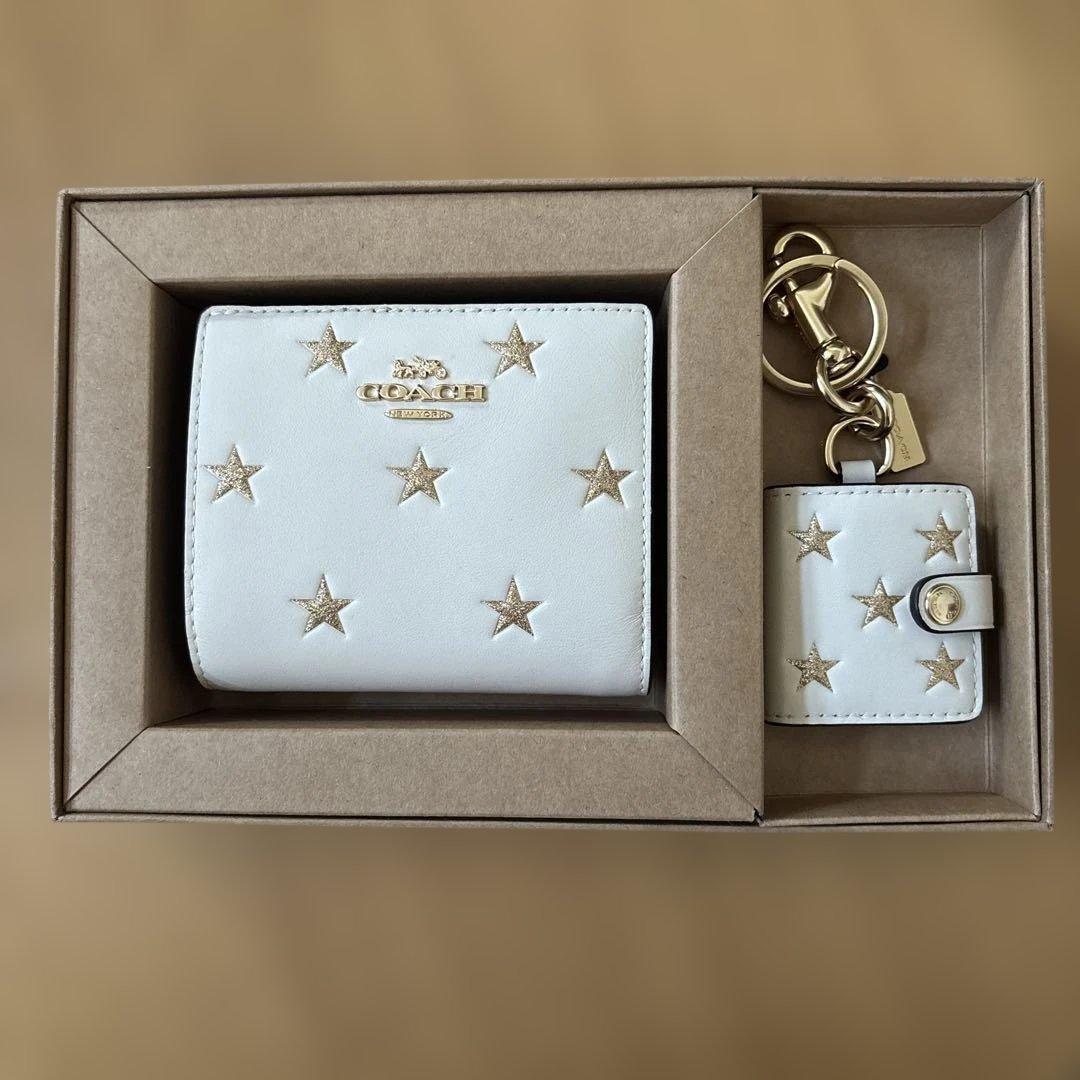 未使用品 コーチ 2つ折り財布& ピクチャーフレームバッグチャーム 箱付き