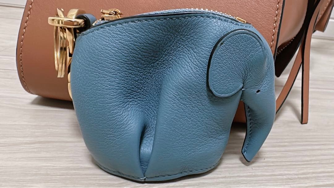 お値下げ‼️美品 ロエベLOEWE ゾウ ケース チャーム ブルー