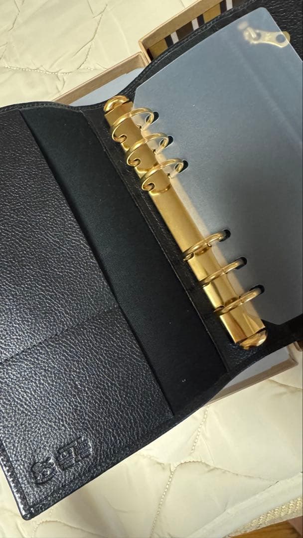 ほぼ未使用 イルビゾンテ　バイブル手帳 ブラック