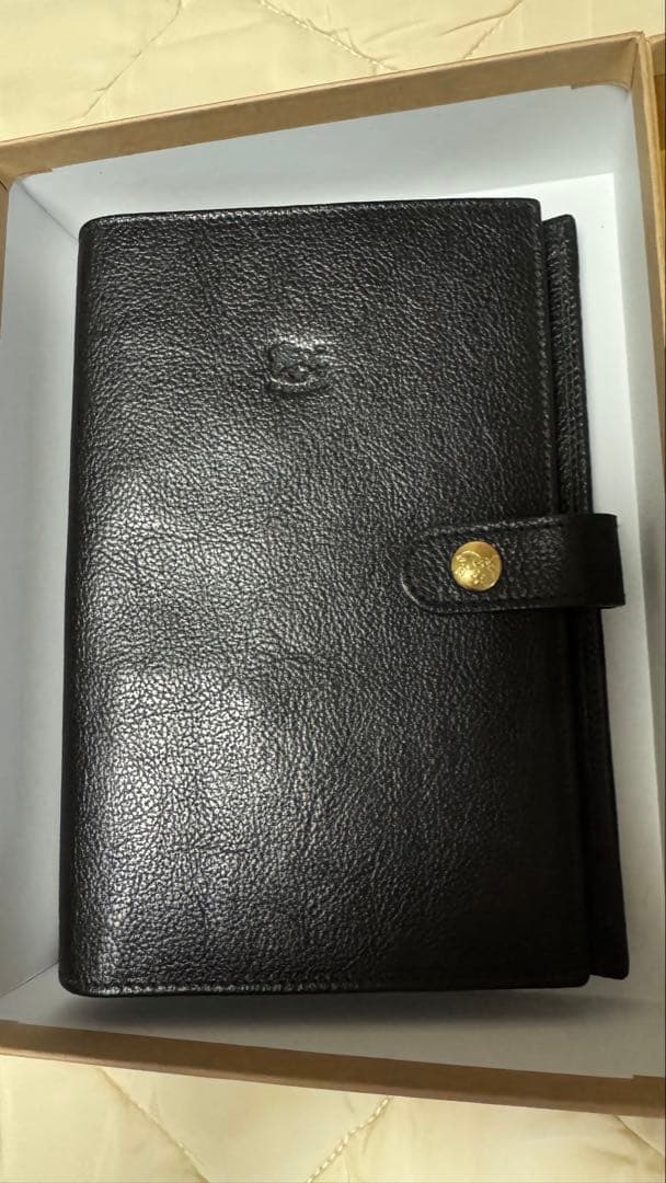 ほぼ未使用 イルビゾンテ　バイブル手帳 ブラック