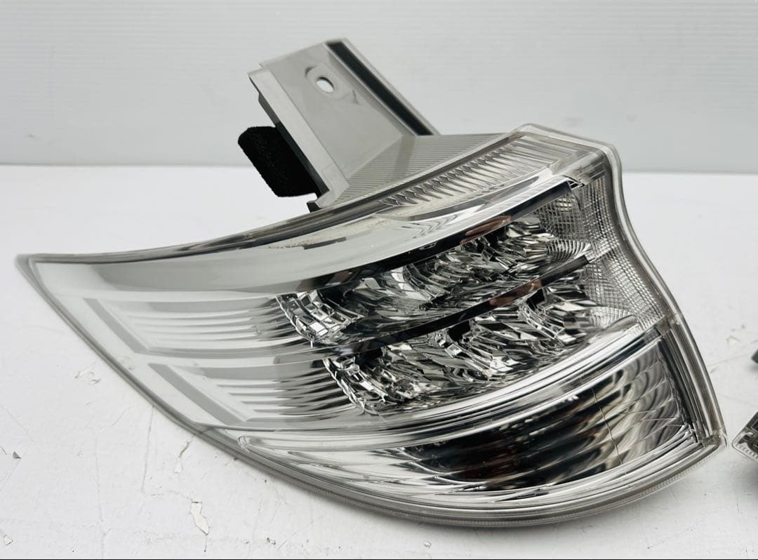 エスティマ ハイブリッド LED フィニッシャー テールライト 28-210