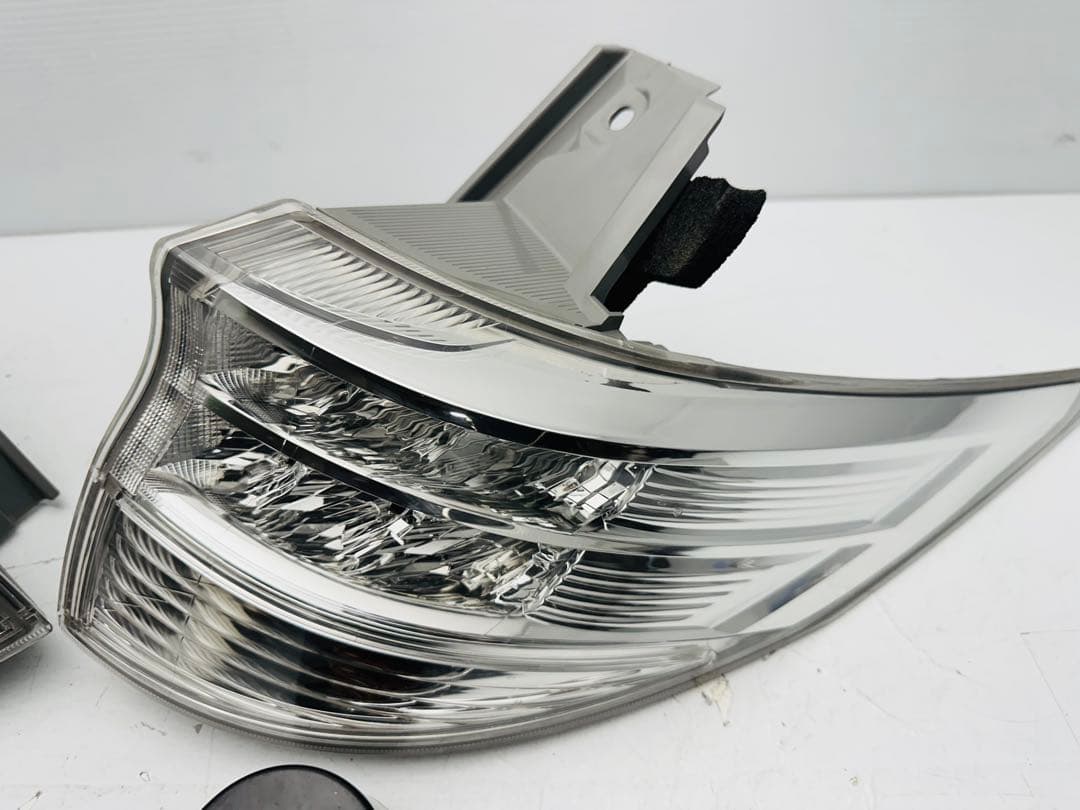 エスティマ ハイブリッド LED フィニッシャー テールライト 28-210