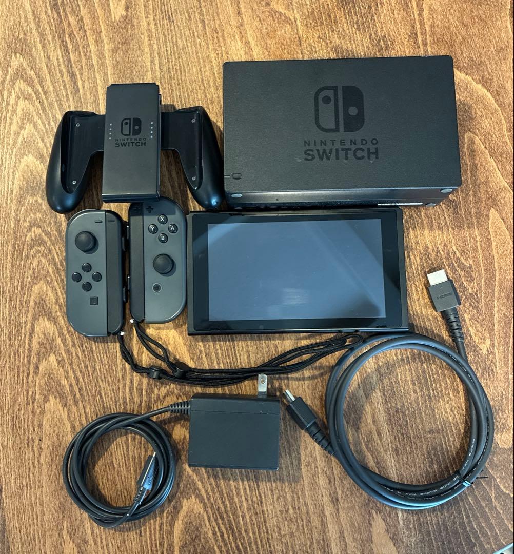 Nintendo Switch本体6年使用Joy-Conやや不具合あり傷汚れあり