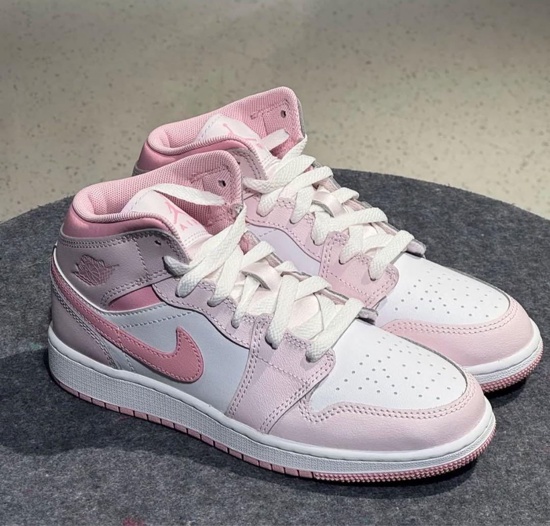 限定カラー【新品】NIKE GS AIR JORDAN1 MID　パールピンク