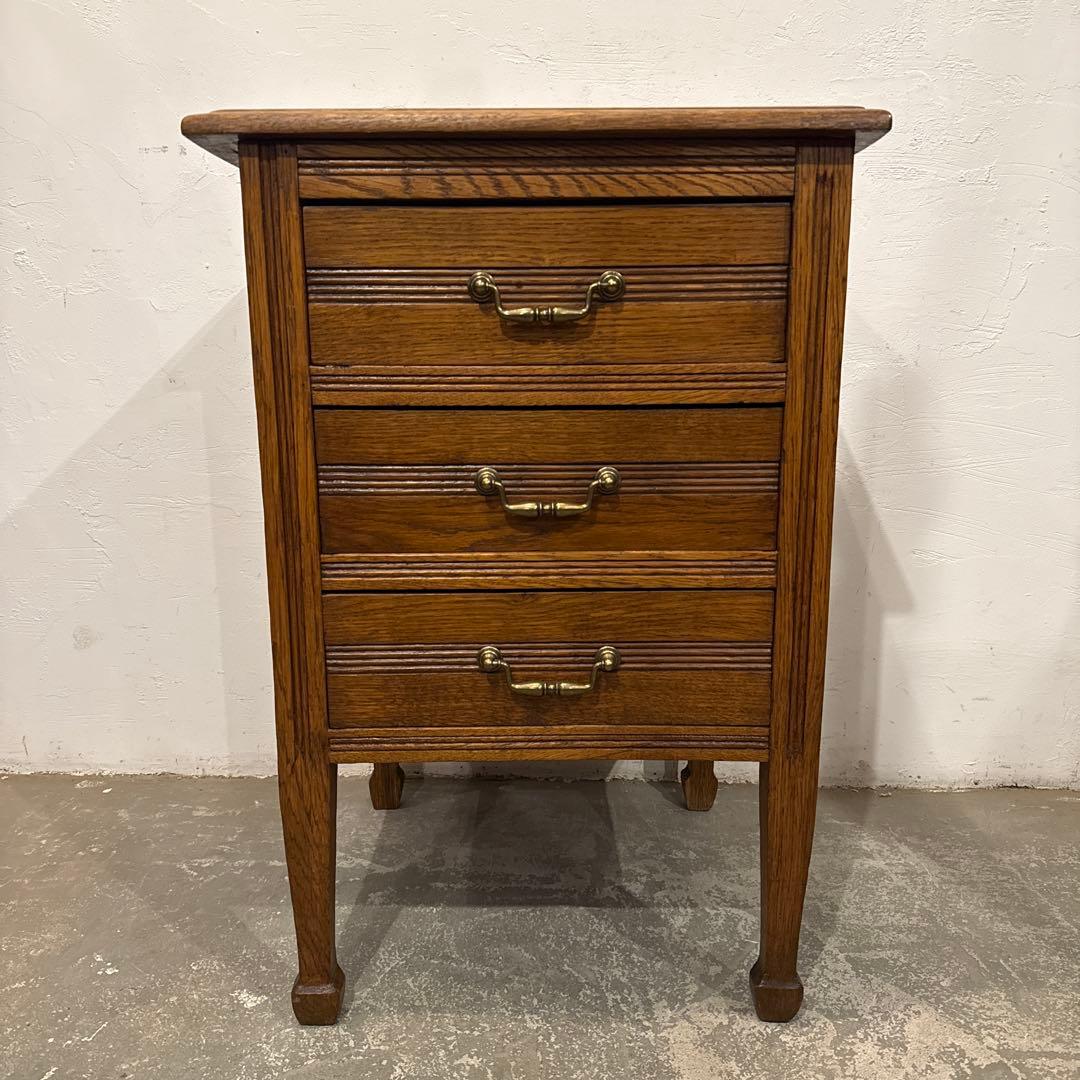 ヴィンテージ　木製サイドテーブル　3段引き出し付き