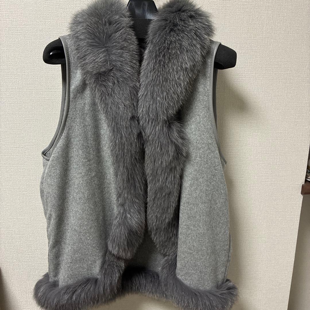 高級カシミヤファー付きグレーケープコート