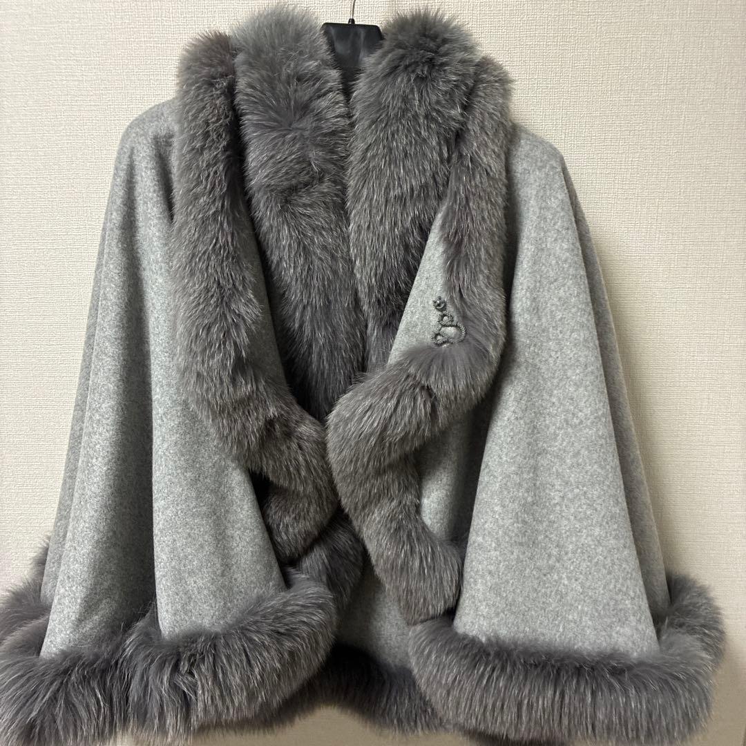 高級カシミヤファー付きグレーケープコート